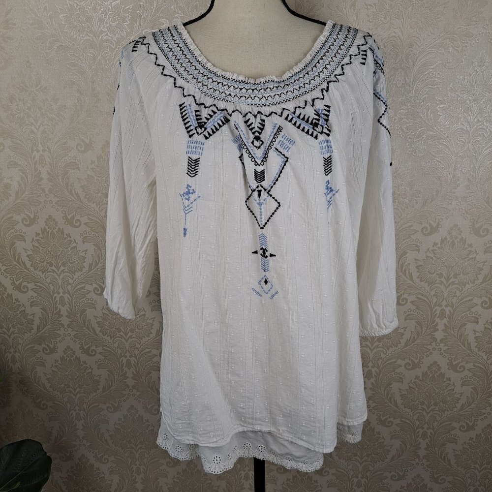 Westport Size Large White Cotton Blouse Smocked Neckline Blue Embroidery Eyelet